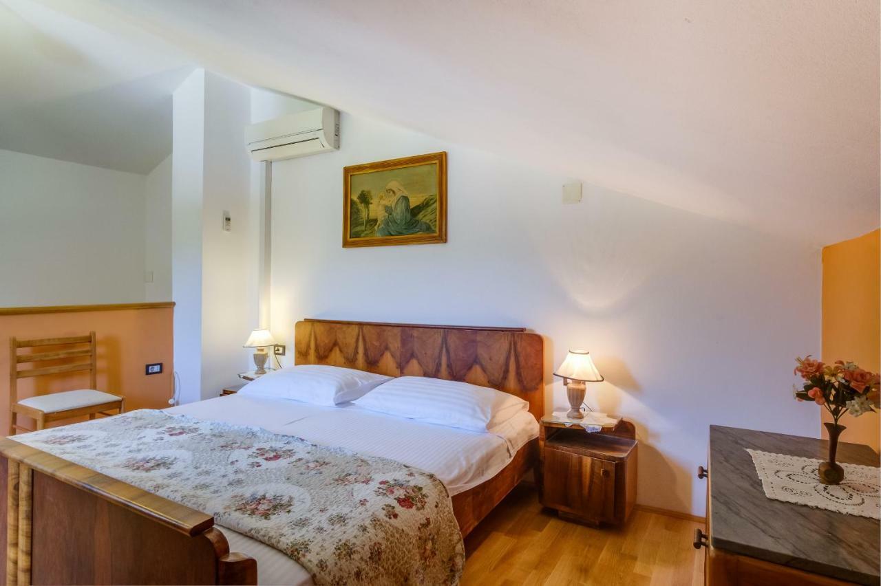 Apartmani Zorica Martinšćica Exteriör bild
